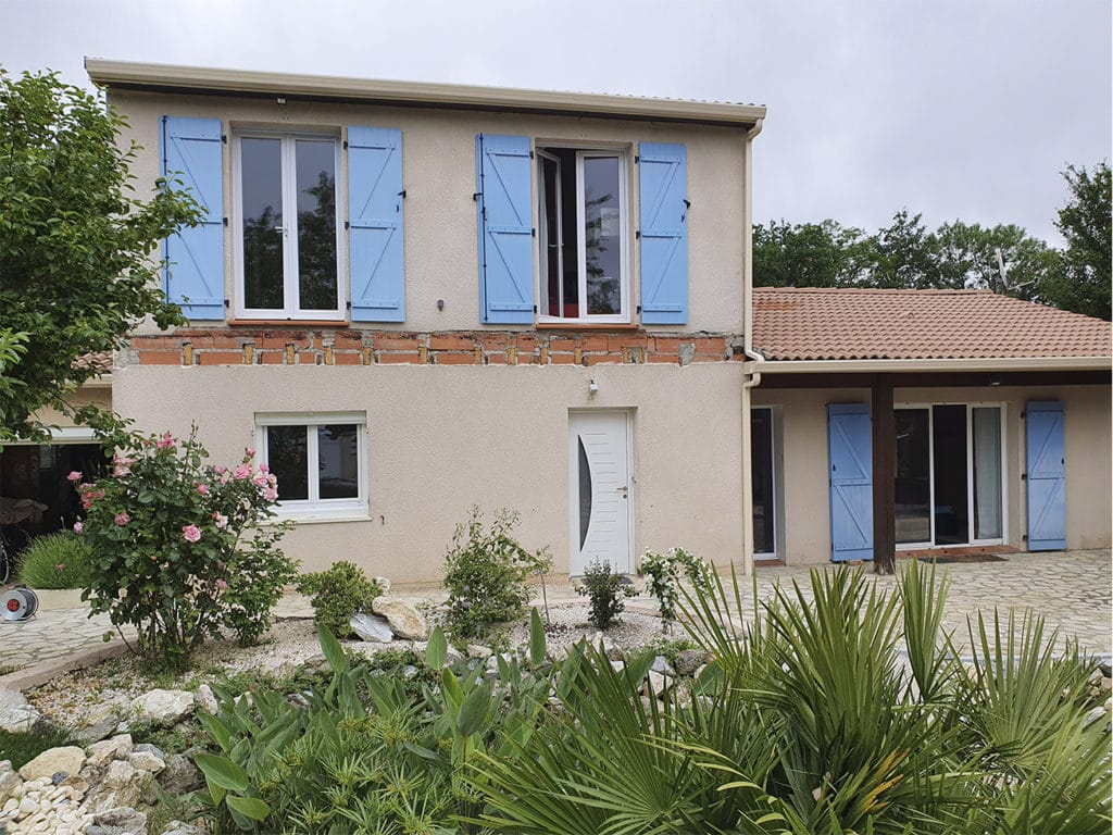 maison avec portes et fenetres en pvc