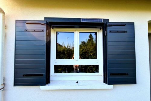 fenetre en pvc et volet bois moderne