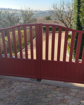 PORTAIL ROUGE 2 VANTAUX QUINT FONSEGRIVES