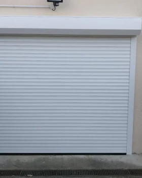 PORTE DE GARAGE ENROULABLE BLANCHE LABEGE