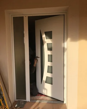 PORTE D'ENTREE ALUMINIUM BLANC AVEC TIERCE VITREE TOULOUSE