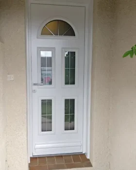 PORTE D'ENTREE ALUMINIUM BLANC VITRAGE PETIT BOIS ESCALQUENS