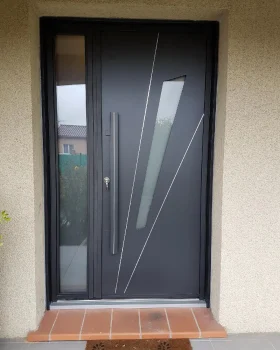 PORTE D'ENTREE ALUMINIUM GRIS SABLE AVEC TIERCE VITREE RAMONVILLE