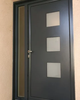 PORTE D'ENTREE EN PVC AVEC TIERCE BALMA