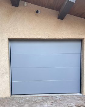 POSE PORTE DE GARAGE SECTIONNELLE GRIS CLAIR VIGOULET AUZIL