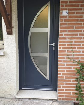 POSE PORTE D'ENTREE EN PVC GRIS 7016 SAINT ORENS