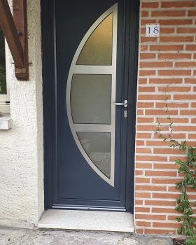 POSE PORTE D'ENTREE EN PVC GRIS 7016 SAINT ORENS
