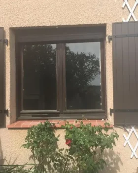 VOLETS BATTANTS MARRON FONCE LABEGE