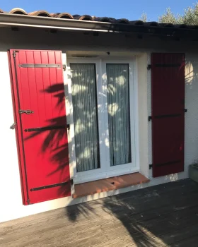 VOLETS BATTANTS ROUGE BASQUE TOULOUSE