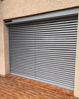 VOLETS ROULANT SOLAIRE ORIENTABLE GRIS CLAIR