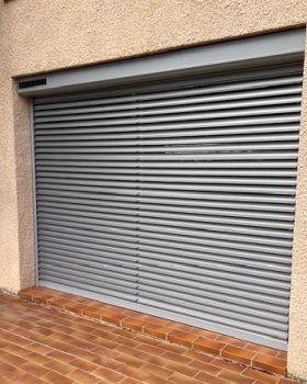 VOLETS ROULANT SOLAIRE ORIENTABLE GRIS CLAIR