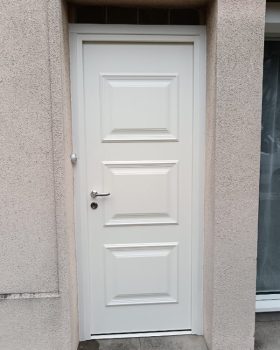 PORTE BLINDÉE AVEC CIMAISE AMOVIBLE