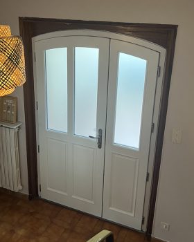 PORTE D'ENTRÉE EN BOIS BLANC AVEC TIERCE VUE INTÉRIEURE RAMONVILLE