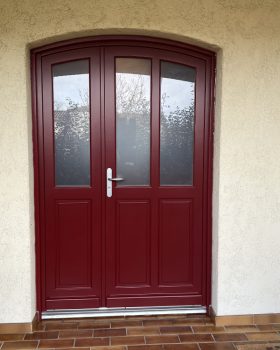 PORTE D'ENTRÉE EN BOIS ROUGE BASQUE RAMONVILLE